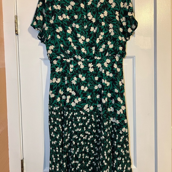 ANN TAYLOR GREEN MIXED FLORAL FLARE DRESS SIZE 8 - Picture 3 of 9